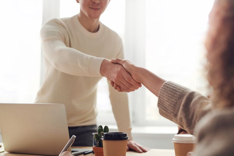 AI customer support agent working alongside a human support team