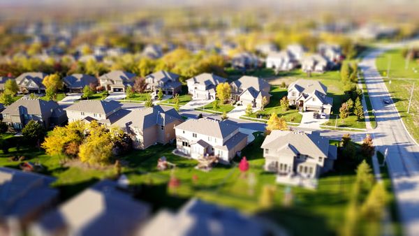 Real estate customer support with live chat